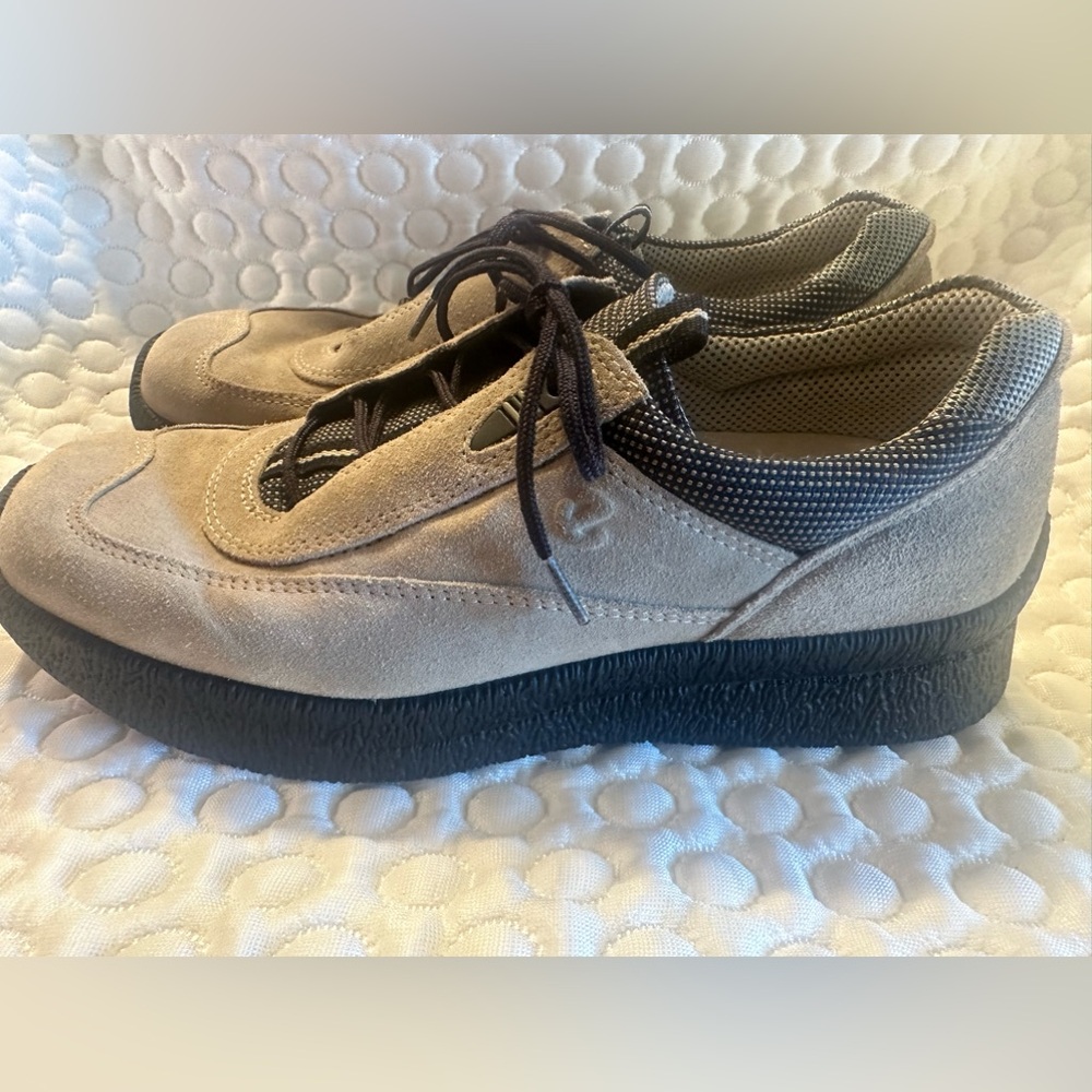 Ecco Women’s Soft Sneaker Suede Gray Size 38 (US 8/8.5)